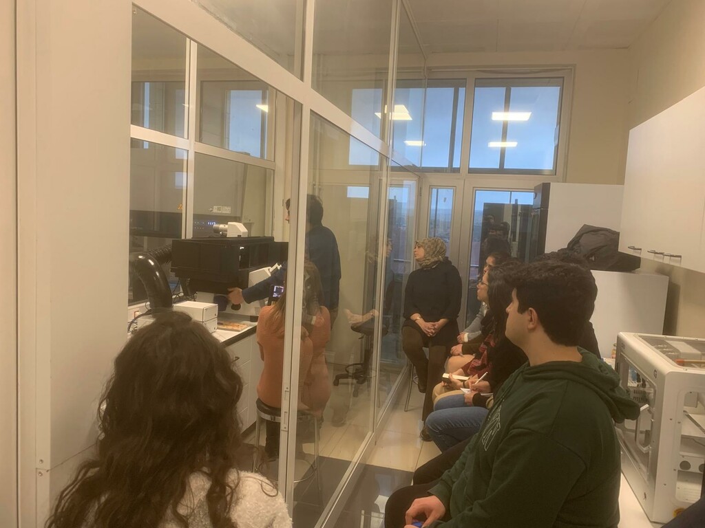 Öğrencilerimize Üniversitemiz Merkezi Araştırma Laboratuvarı Uygulama ve Araştırma Merkezi(KUYAM)‘nin Olanakları Tanıtılmıştır. - 4