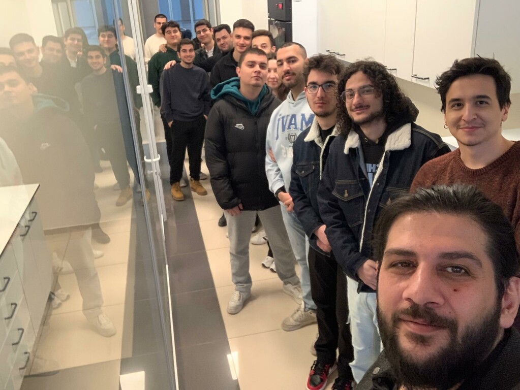 Öğrencilerimize Üniversitemiz Merkezi Araştırma Laboratuvarı Uygulama ve Araştırma Merkezi(KUYAM)‘nin Olanakları Tanıtılmıştır. - 1