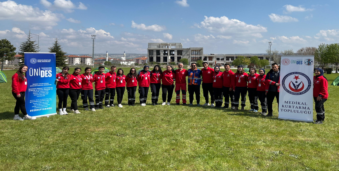 Üniversitemiz Medikal Kurtarma Topluluğu, ÜNİDES Destekli “Afetlerde Proaktif Yaklaşım ve Senaryo Temelli Güçlendirme Programı” Adlı Projeyi Gerçekleştirdi.