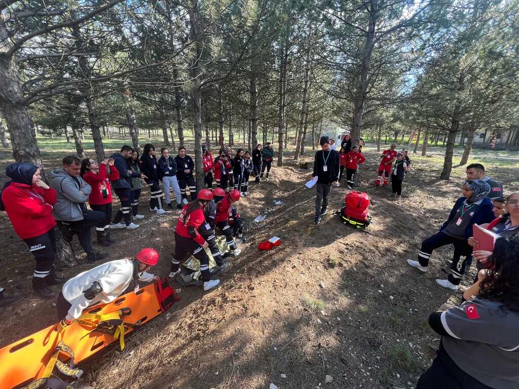 Üniversitemiz Medikal Kurtarma Topluluğu, ÜNİDES Destekli “Afetlerde Proaktif Yaklaşım ve Senaryo Temelli Güçlendirme Programı” Adlı Projeyi Gerçekleştirdi. - 5