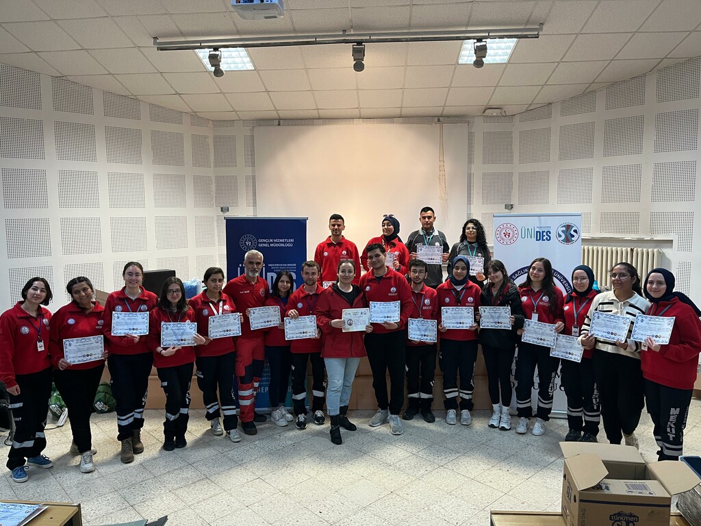 Üniversitemiz Medikal Kurtarma Topluluğu, ÜNİDES Destekli “Afetlerde Proaktif Yaklaşım ve Senaryo Temelli Güçlendirme Programı” Adlı Projeyi Gerçekleştirdi. - 10