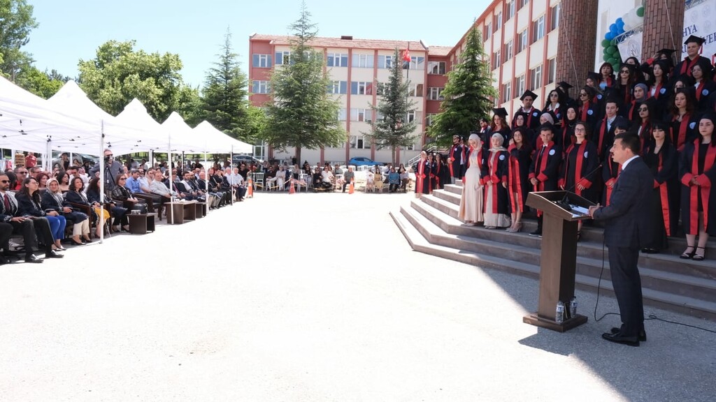FAKÜLTEMİZ İLK MEZUNLARINI VERDİ - 2