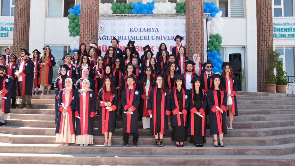 FAKÜLTEMİZ İLK MEZUNLARINI VERDİ - 31