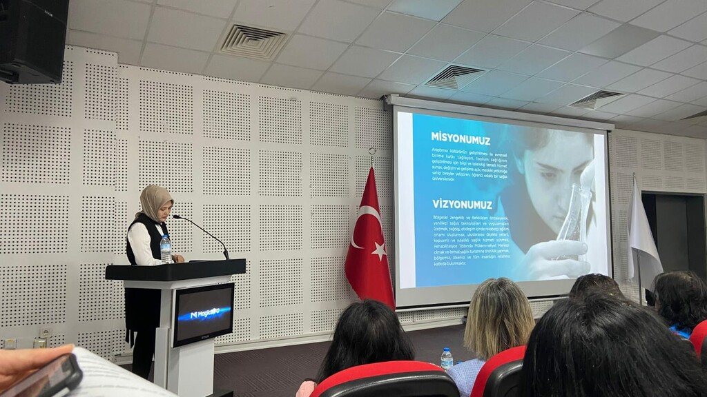 Hemşirelik 1. sınıf öğrencilerine oryantasyon programı gerçekleştirildi - 7