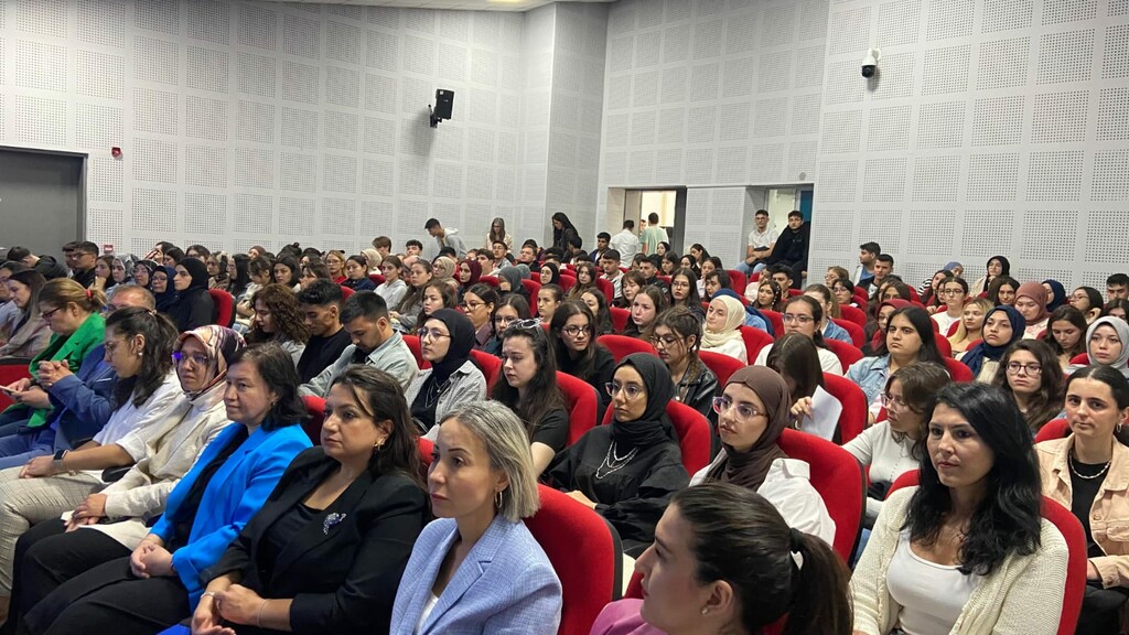 Hemşirelik 1. sınıf öğrencilerine oryantasyon programı gerçekleştirildi - 4