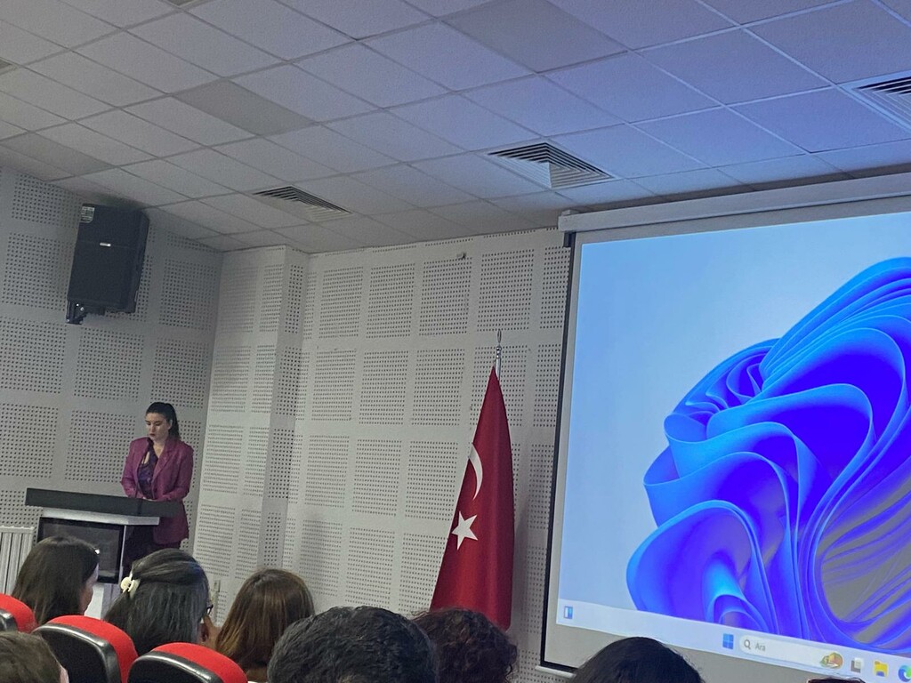 Hemşirelik 1. sınıf öğrencilerine oryantasyon programı gerçekleştirildi - 6