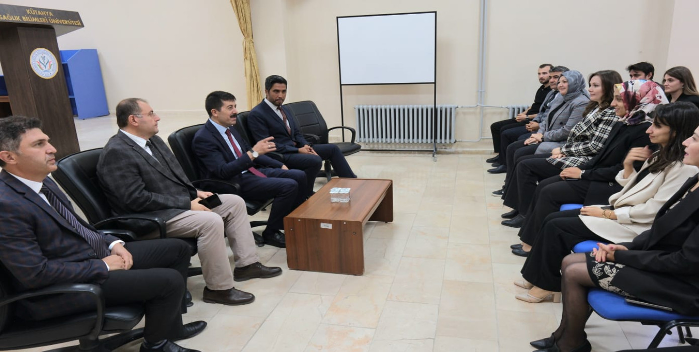 REKTÖR PROF. DR. AHMET TEKİN, GEDİZ SAĞLIK HİZMETLERİ MYO’YU ZİYARET ETTİ