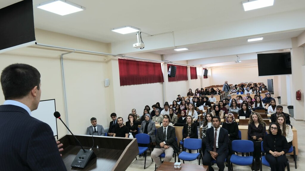 REKTÖR PROF. DR. AHMET TEKİN, GEDİZ SAĞLIK HİZMETLERİ MYO’YU ZİYARET ETTİ - 5