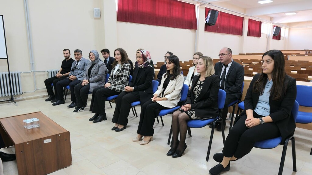 REKTÖR PROF. DR. AHMET TEKİN, GEDİZ SAĞLIK HİZMETLERİ MYO’YU ZİYARET ETTİ - 4