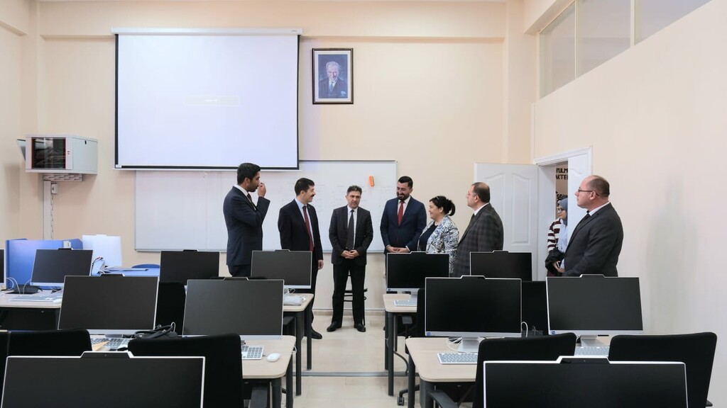 REKTÖR PROF. DR. AHMET TEKİN, GEDİZ SAĞLIK HİZMETLERİ MYO’YU ZİYARET ETTİ - 9
