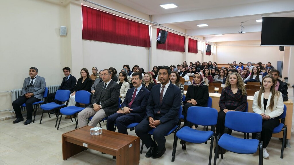 REKTÖR PROF. DR. AHMET TEKİN, GEDİZ SAĞLIK HİZMETLERİ MYO’YU ZİYARET ETTİ - 7
