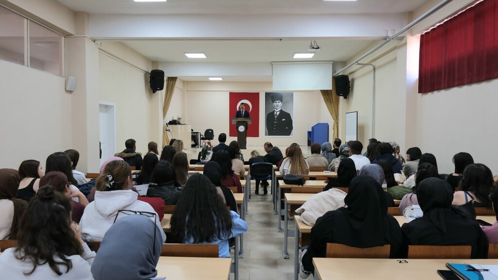 REKTÖR PROF. DR. AHMET TEKİN, GEDİZ SAĞLIK HİZMETLERİ MYO’YU ZİYARET ETTİ - 2
