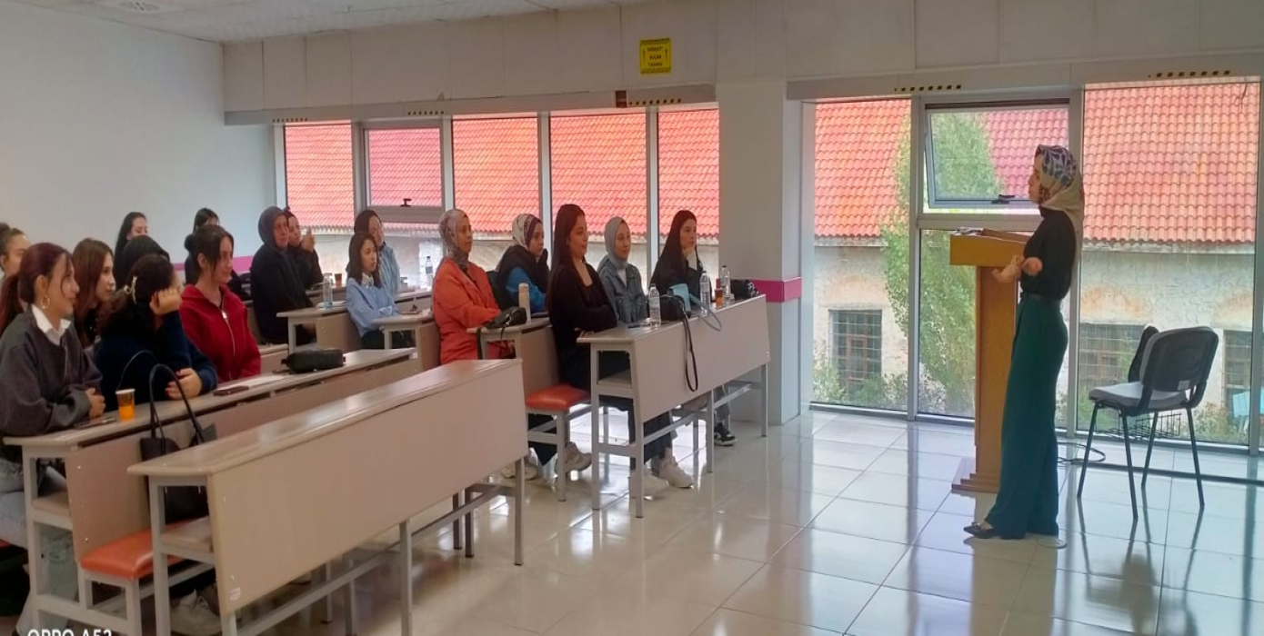 Hasta Bakımı Programı 2. Sınıf Öğrencilerine Yönelik İç Paydaş Toplantısı Gerçekleştirildi