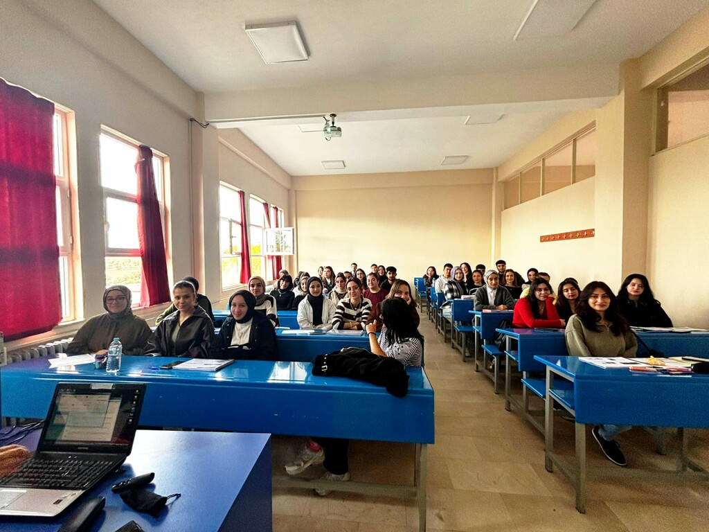 Erasmus Öğrenci Hareketliliği Bilgilendirme Eğitimi Düzenlendi - 3
