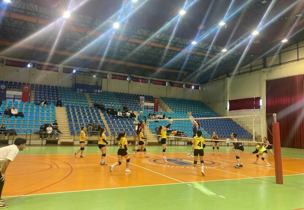 2025–2026 ÜNİLİG Voleybol Turnuvasında Takımlarımızı Tebrik Ederiz - 9