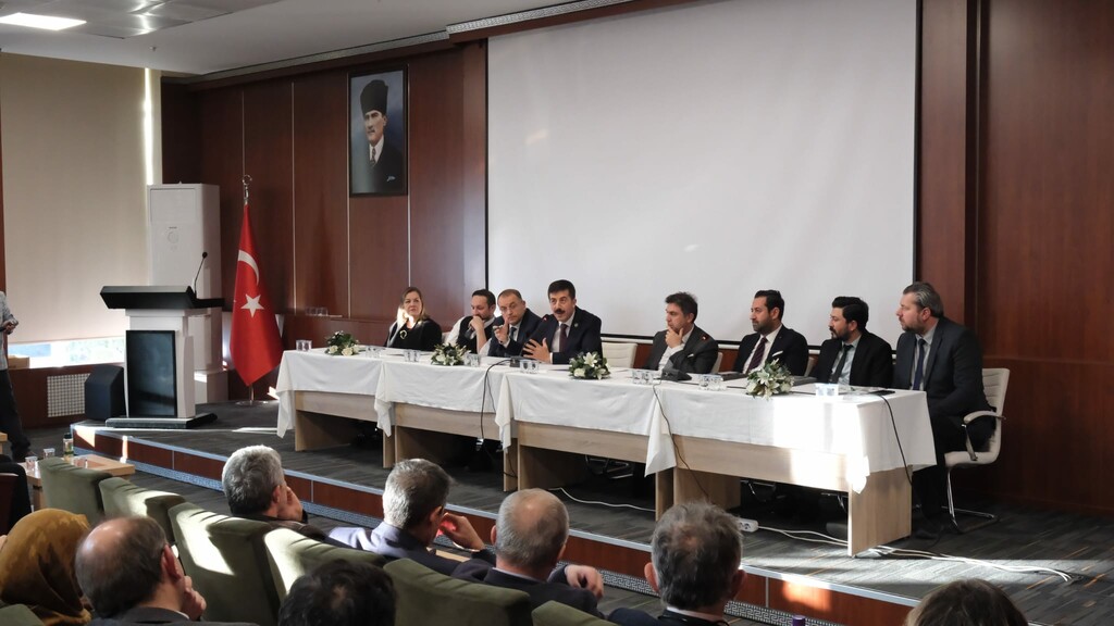 TIP FAKÜLTESİ AKADEMİK KURUL VE DEĞERLENDİRME TOPLANTISI DÜZENLENDİ