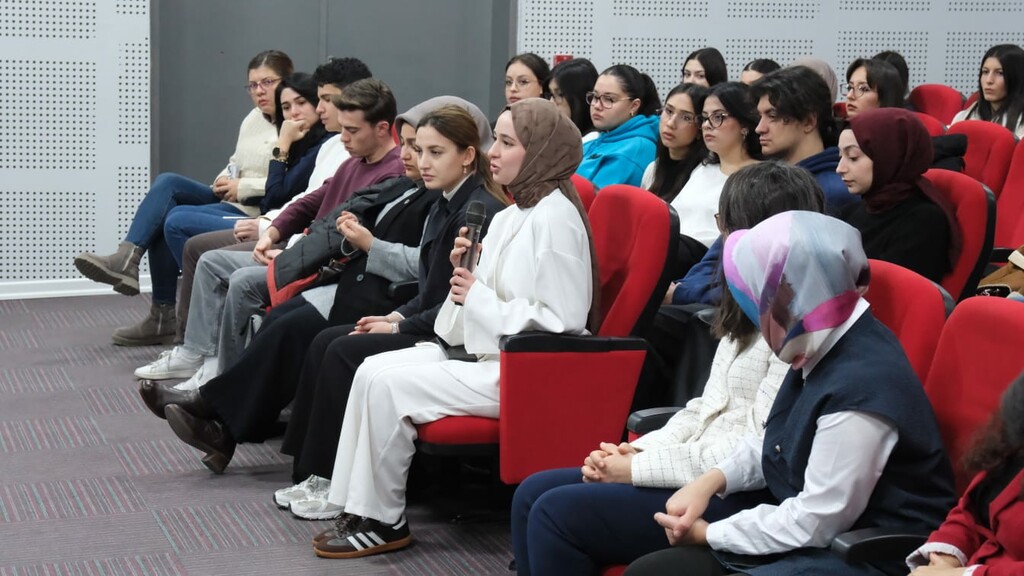 ÖĞRENCİ TEMSİLCİLERİ VE TOPLULUK BAŞKANLARIYLA İSTİŞARE TOPLANTISI