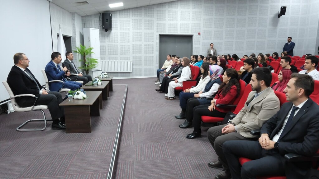 ÖĞRENCİ TEMSİLCİLERİ VE TOPLULUK BAŞKANLARIYLA İSTİŞARE TOPLANTISI