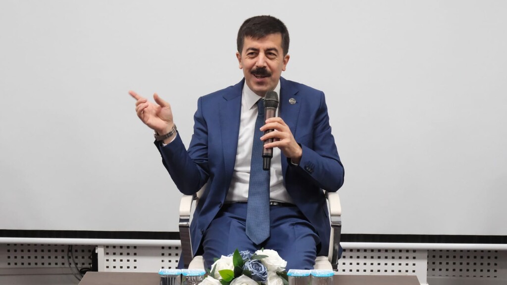 ÖĞRENCİ TEMSİLCİLERİ VE TOPLULUK BAŞKANLARIYLA İSTİŞARE TOPLANTISI