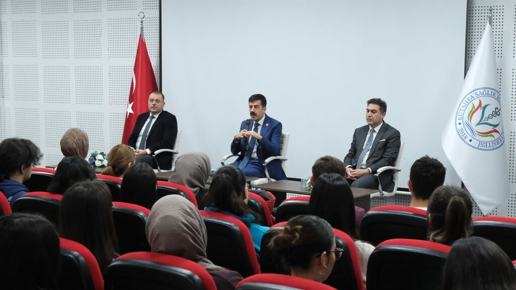 ÖĞRENCİ TEMSİLCİLERİ VE TOPLULUK BAŞKANLARIYLA İSTİŞARE TOPLANTISI