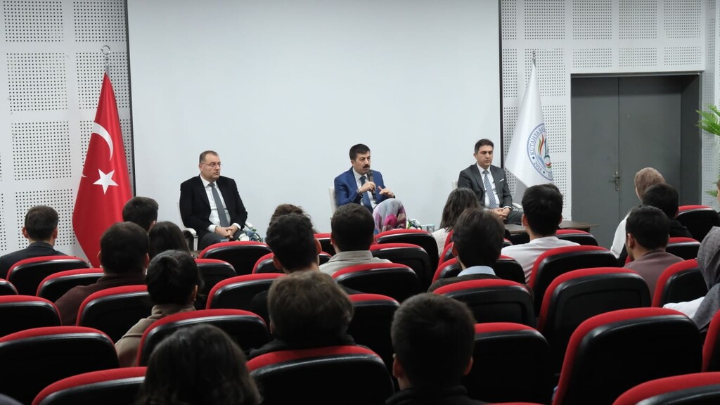 ÖĞRENCİ TEMSİLCİLERİ VE TOPLULUK BAŞKANLARIYLA İSTİŞARE TOPLANTISI