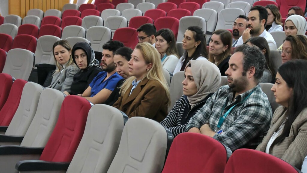 DİŞ HEKİMLİĞİ FAKÜLTESİ AKADEMİK KURUL VE DEĞERLENDİRME TOPLANTISI DÜZENLENDİ