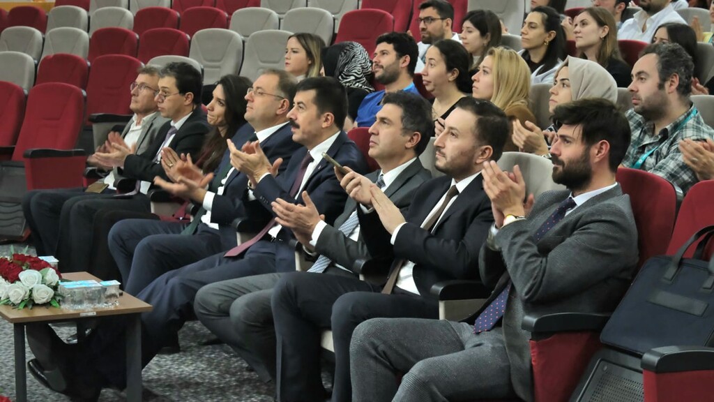 DİŞ HEKİMLİĞİ FAKÜLTESİ AKADEMİK KURUL VE DEĞERLENDİRME TOPLANTISI DÜZENLENDİ