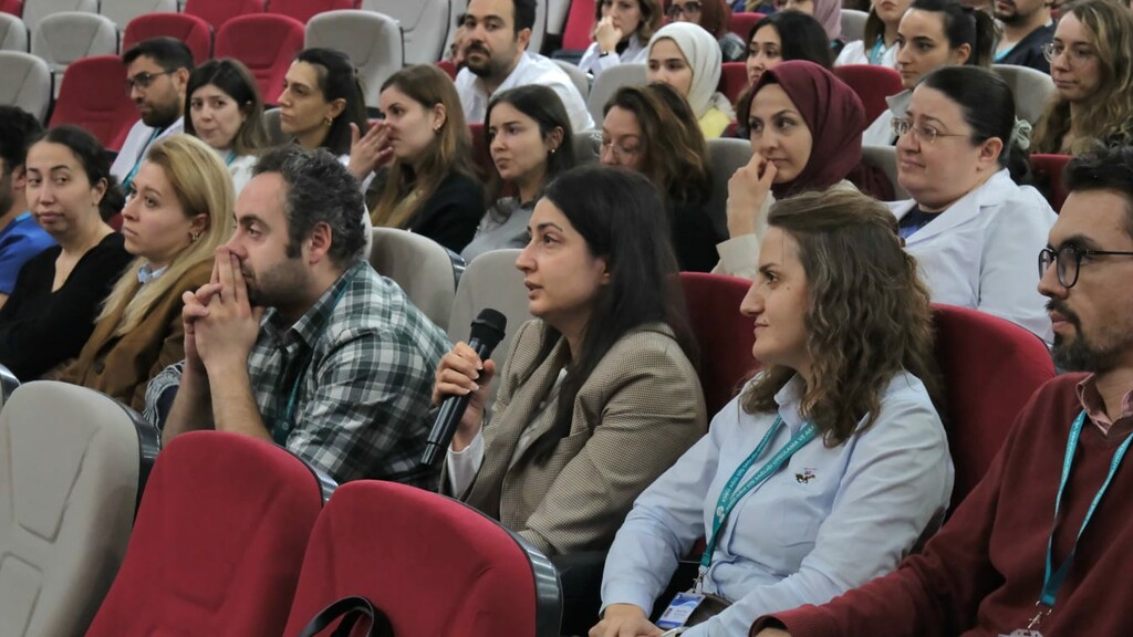 DİŞ HEKİMLİĞİ FAKÜLTESİ AKADEMİK KURUL VE DEĞERLENDİRME TOPLANTISI DÜZENLENDİ