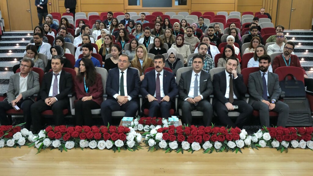 DİŞ HEKİMLİĞİ FAKÜLTESİ AKADEMİK KURUL VE DEĞERLENDİRME TOPLANTISI DÜZENLENDİ
