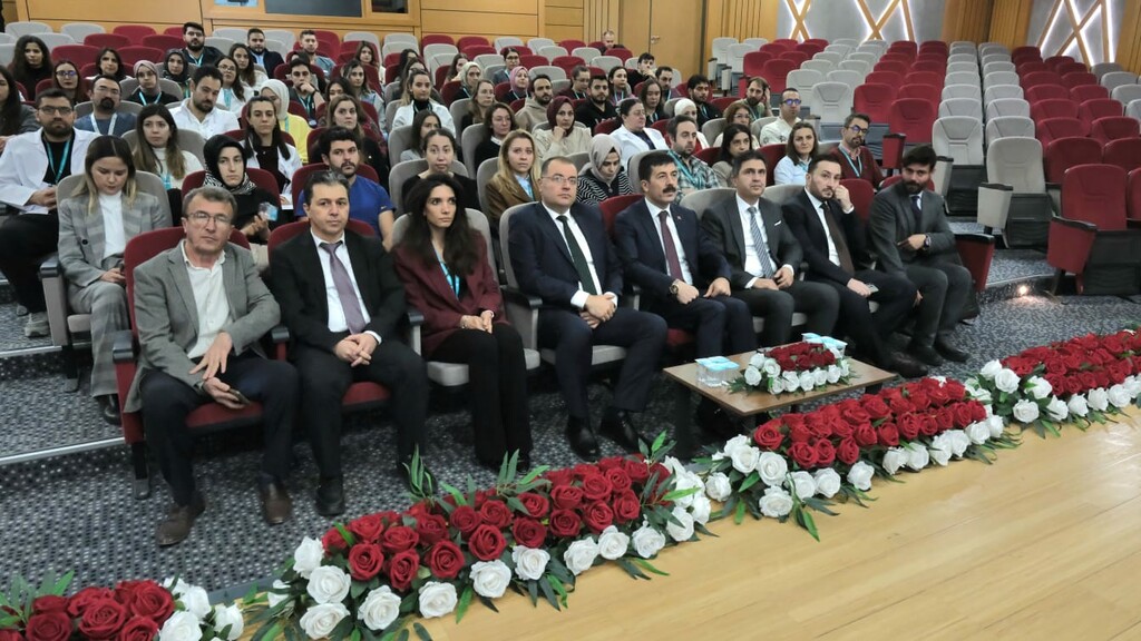 DİŞ HEKİMLİĞİ FAKÜLTESİ AKADEMİK KURUL VE DEĞERLENDİRME TOPLANTISI DÜZENLENDİ