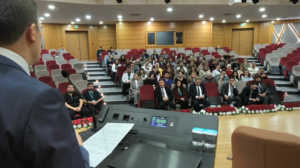 DİŞ HEKİMLİĞİ FAKÜLTESİ AKADEMİK KURUL VE DEĞERLENDİRME TOPLANTISI DÜZENLENDİ