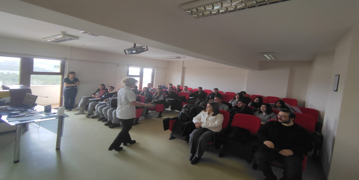 Biyomedikal Cihaz Teknolojisi Programı Öğrencilerine Staj Öncesi Oryantasyon Eğitimi Verildi.