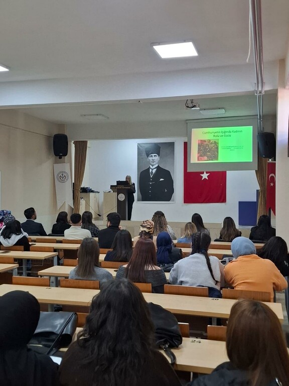 “Kadının Gücü ve Toplumdaki Rolü” Söyleşisi Gerçekleştirildi - 4
