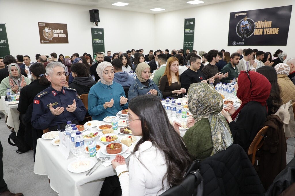 GENÇLERLE İFTAR PROGRAMI