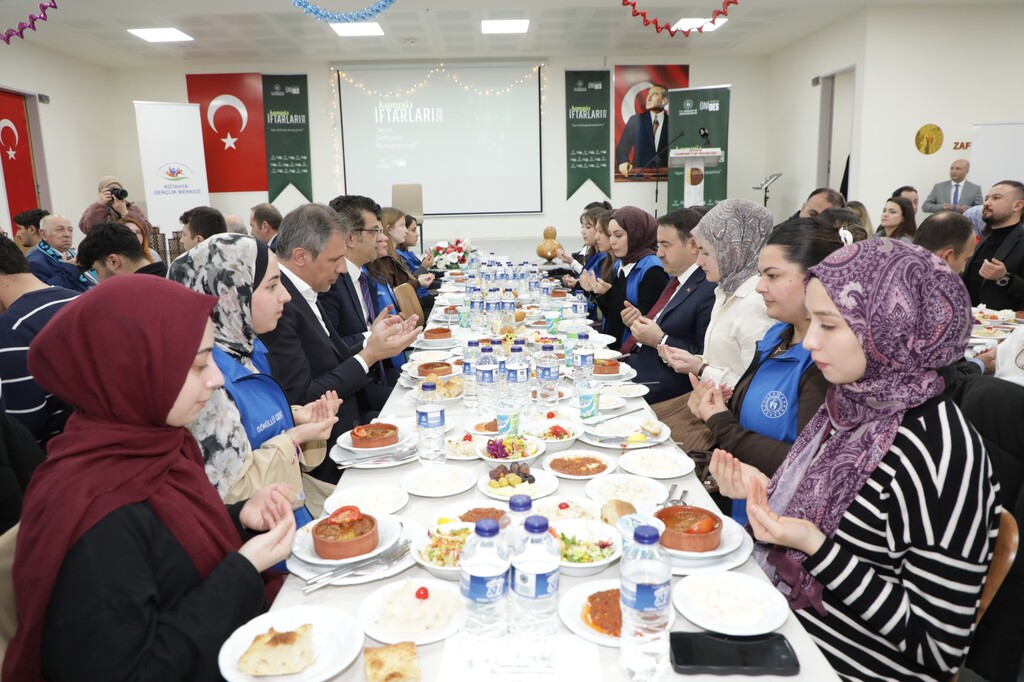 GENÇLERLE İFTAR PROGRAMI