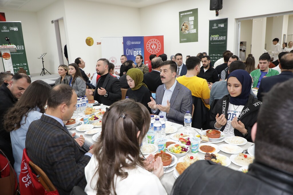 GENÇLERLE İFTAR PROGRAMI