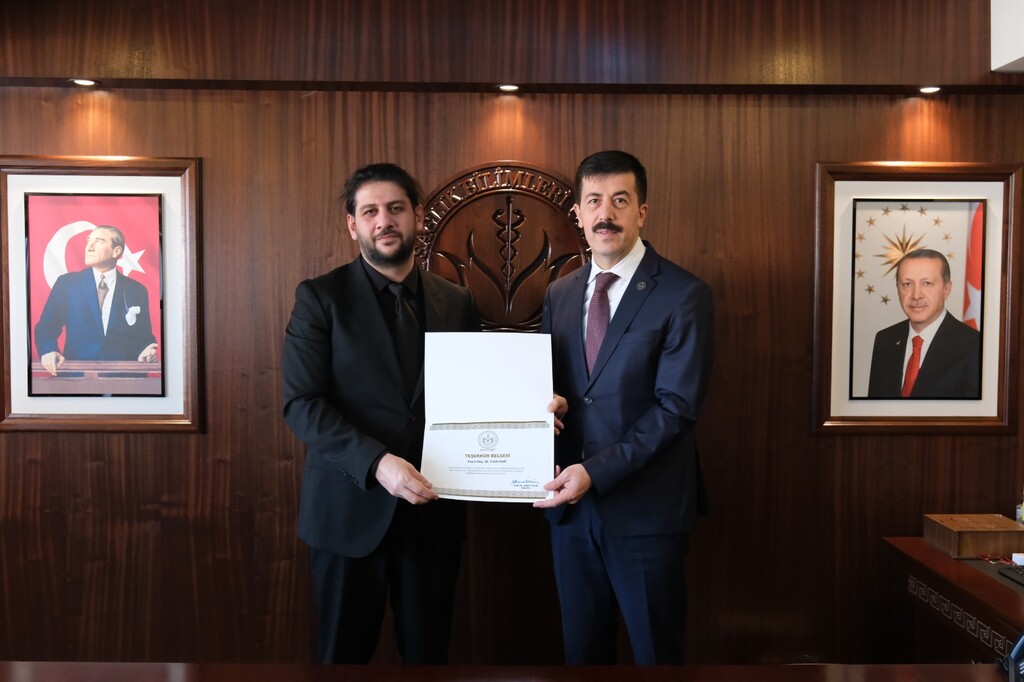 DERECEYE GİREN AKADEMİSYENLERE TEŞEKKÜR BELGESİ TAKDİM EDİLDİ