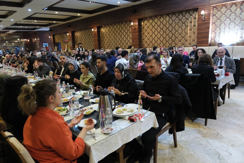 SAĞLIK CAMİASI İFTAR PROGRAMINDA BULUŞTU