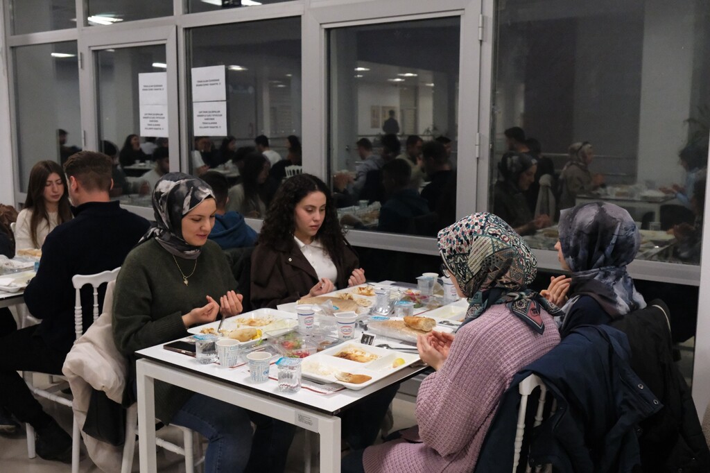 KSBÜ PERSONELİ İFTARDA BİR ARAYA GELDİ