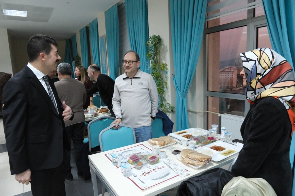 KSBÜ PERSONELİ İFTARDA BİR ARAYA GELDİ