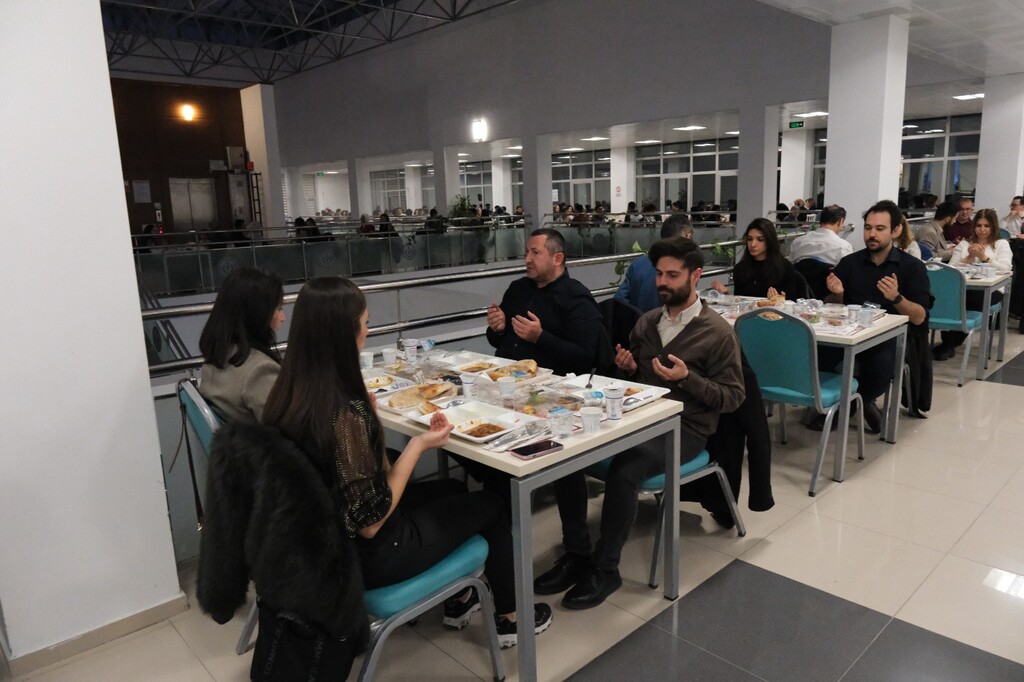 KSBÜ PERSONELİ İFTARDA BİR ARAYA GELDİ