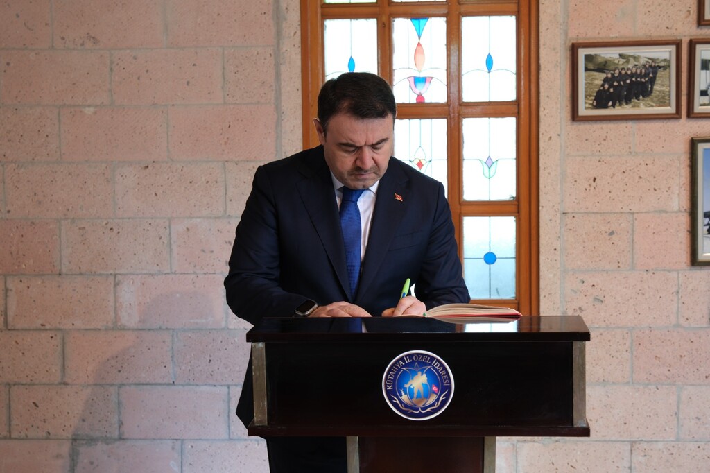 AZİZ ŞEHİTLERİMİZ SAYGI VE MİNNETLE ANILDI