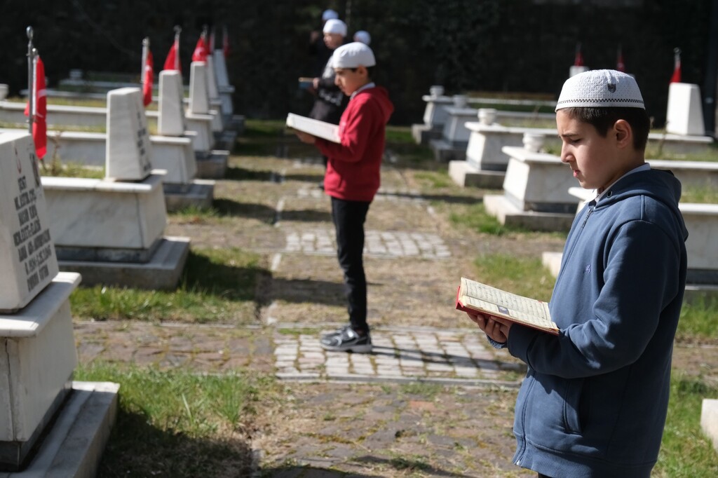 AZİZ ŞEHİTLERİMİZ SAYGI VE MİNNETLE ANILDI