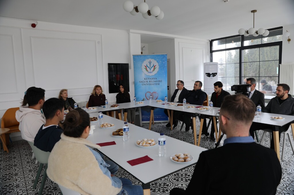 KSBÜ BİLİM KAFE ETKİNLİĞİNDE PROTEZ DİŞ BAKIMI ELE ALINDI