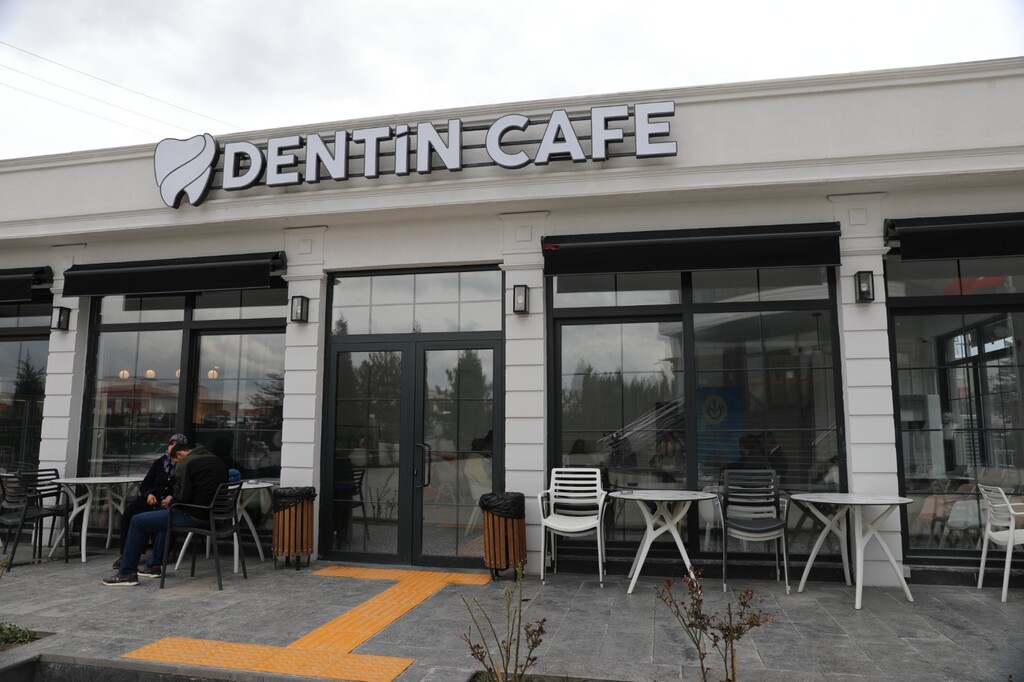 KSBÜ BİLİM KAFE ETKİNLİĞİNDE PROTEZ DİŞ BAKIMI ELE ALINDI