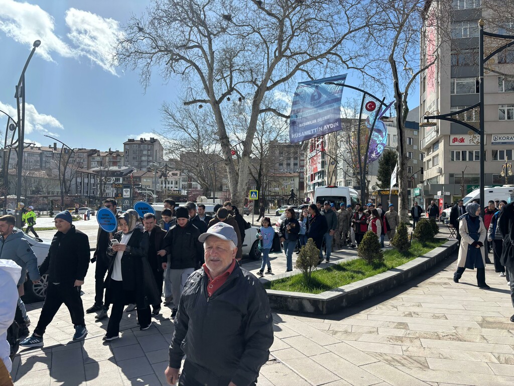 OTİZM FARKINDALIK YÜRÜYÜŞÜ DÜZENLENDİ