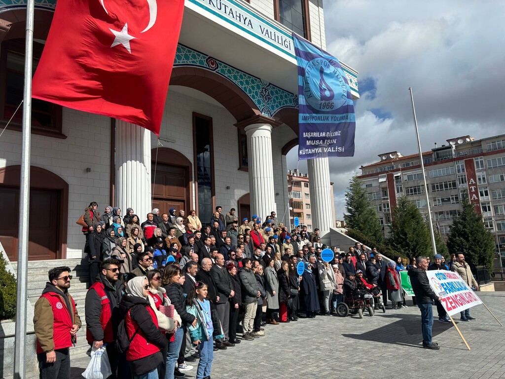 OTİZM FARKINDALIK YÜRÜYÜŞÜ DÜZENLENDİ