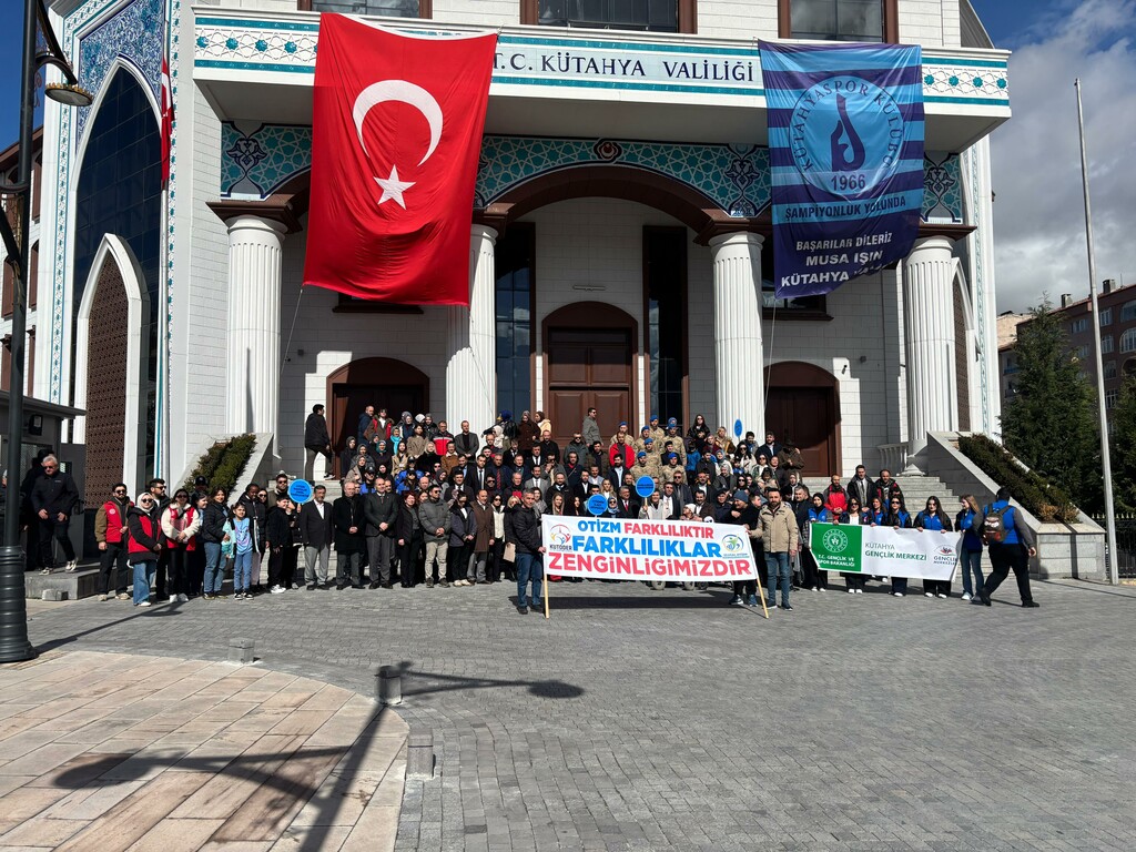 OTİZM FARKINDALIK YÜRÜYÜŞÜ DÜZENLENDİ