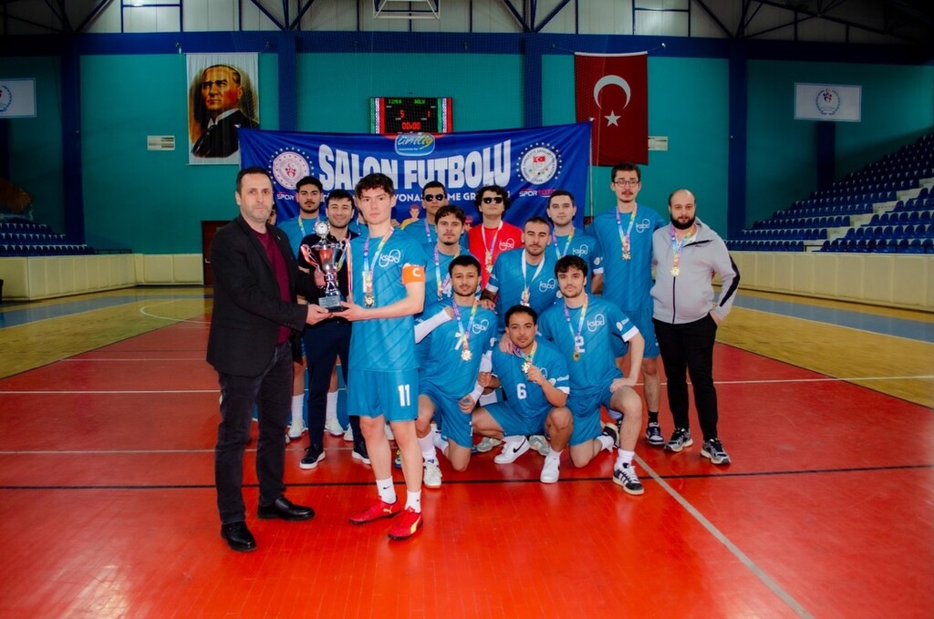 Üniversitemiz Erkek Futbol Takımı Salon Futbolu Şampiyonasında Şampiyon Oldu - 2