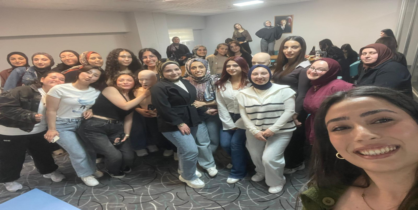 “Mezuniyetime Bir Adım Kala” Temalı Kariyer Planlama ve Bilgilendirme Etkinliği Gerçekleştirildi.